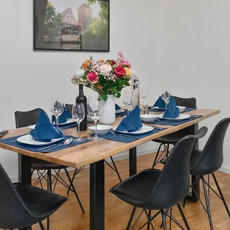 Altstadt - Exklusive 3-Zi-Wohnung Mit 90 Qm Und Grossem Balkon Neurenberg Buitenkant foto